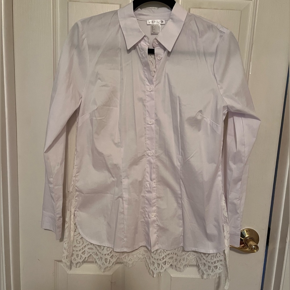 Venus’s long button sleeve, Laced back